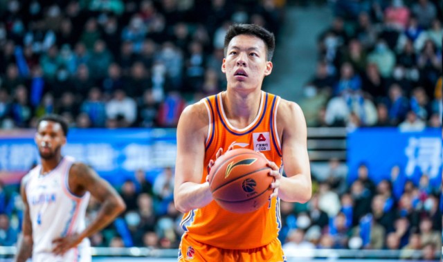 博鱼电竞官方网站-1个板都抢不到！2米06大个子22分钟0板，郭士强当初看中他什么？