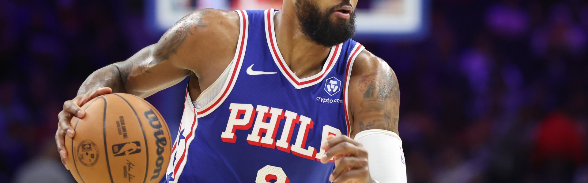 博鱼电竞-都没站稳！乔治进攻犯规 76人挑战成功&amp;改米切尔阻挡